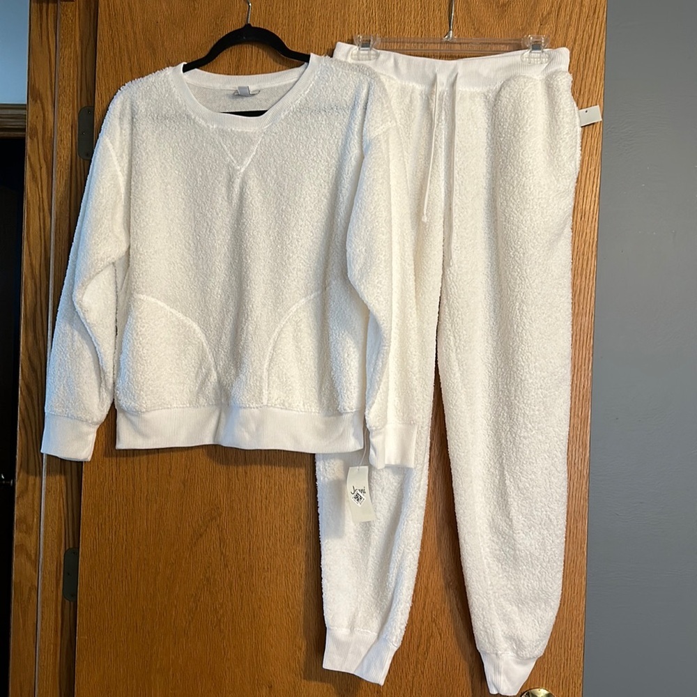 White Crewneck & Jogger Set